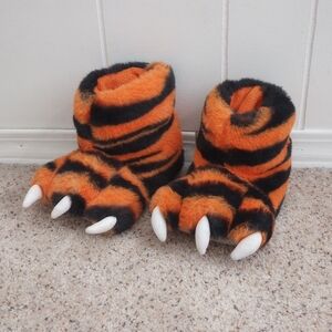 Tiger Claws Slippers Kids Size Xs 5-8 Halloween